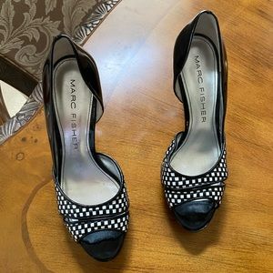 Marc Fisher patten leather cut out pump